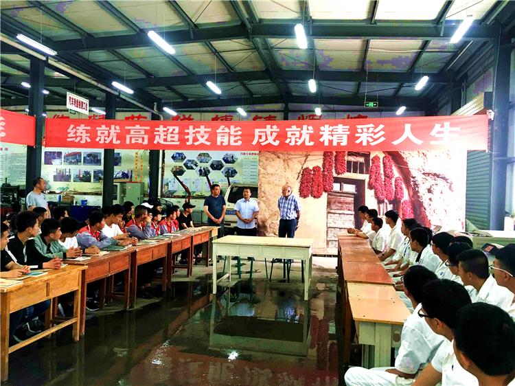 【第一眼】德國人“老布”來到這所學校，見證……