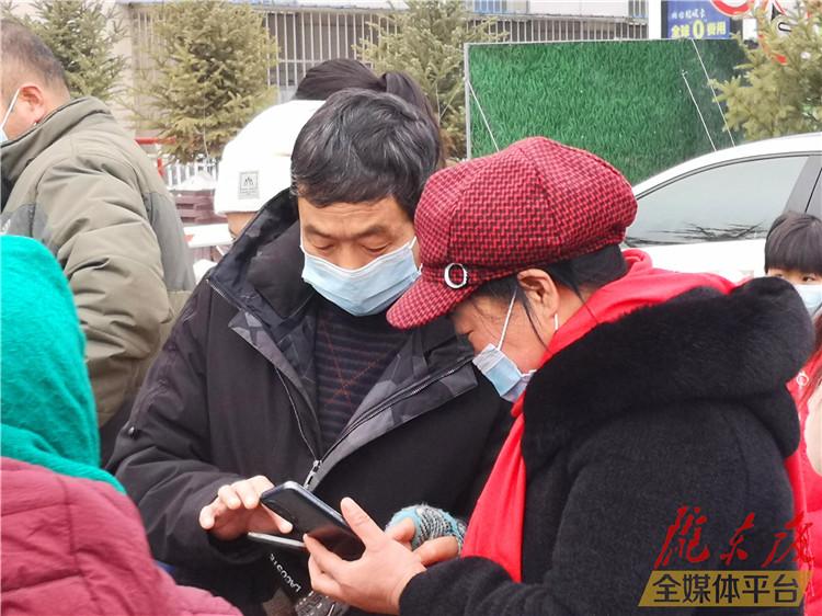 處處掃碼 處處碰壁——手機(jī)掃碼時(shí)代老年人尷尬如何解？