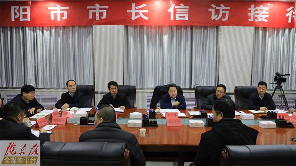 盧小亨在開展信訪接待活動時強(qiáng)調(diào) 把來訪群眾當(dāng)家人 把群眾事情當(dāng)家事 用心用情用力做好信訪工作