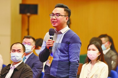 “走過(guò)千山萬(wàn)水，從沒(méi)有忘卻來(lái)時(shí)的路”