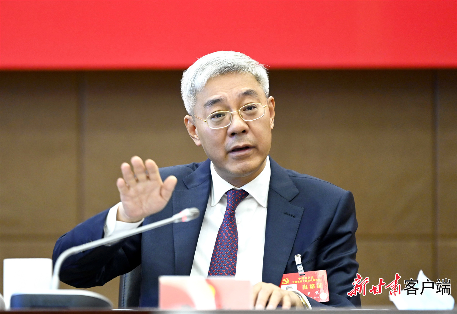 尹弘?yún)⒓游渫写韴F(tuán)討論時(shí)強(qiáng)調(diào)：找準(zhǔn)功能定位，發(fā)揮比較優(yōu)勢(shì)，積極融入“一核三帶”區(qū)域發(fā)展格局