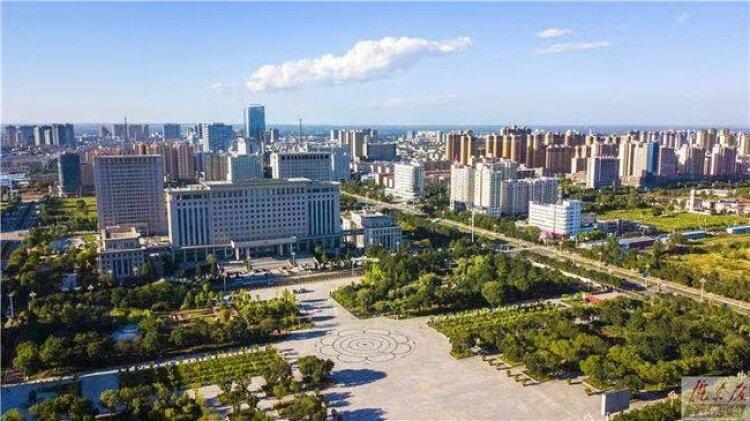 2022年，我市環(huán)境空氣優(yōu)良天數(shù)達(dá)297天。隴東報(bào)全媒體記者 俄少飛 攝