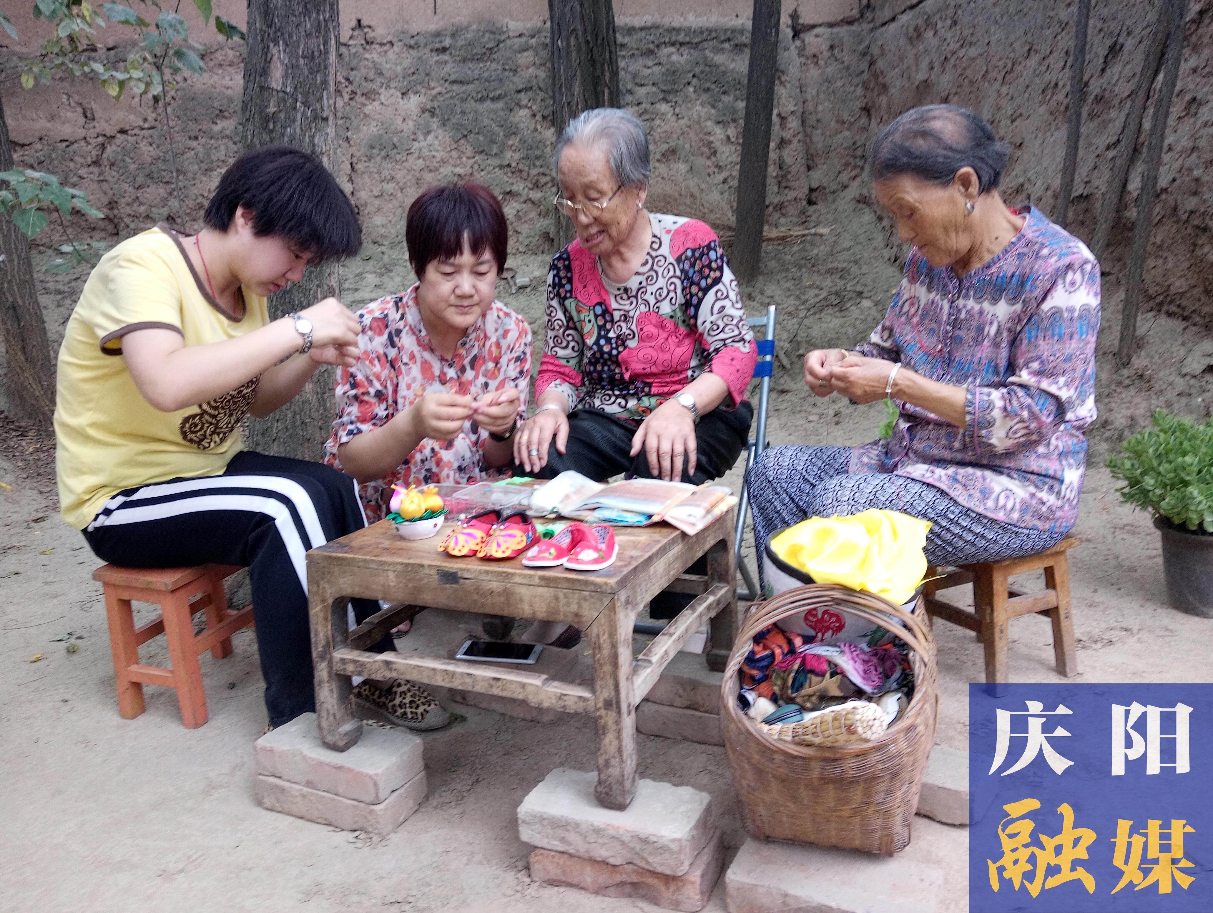 【中國(guó)民俗風(fēng) 慶陽(yáng)香包情】賀梅英:一雙巧手“繡”出藝術(shù)人生