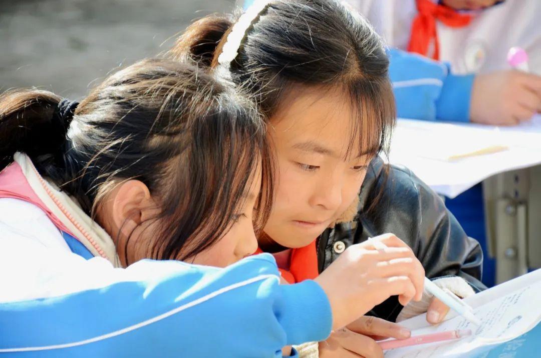 周末聊一會兒 | 陪讀打卡，你被孩子五花八門的“作業(yè)”拿捏了嗎？