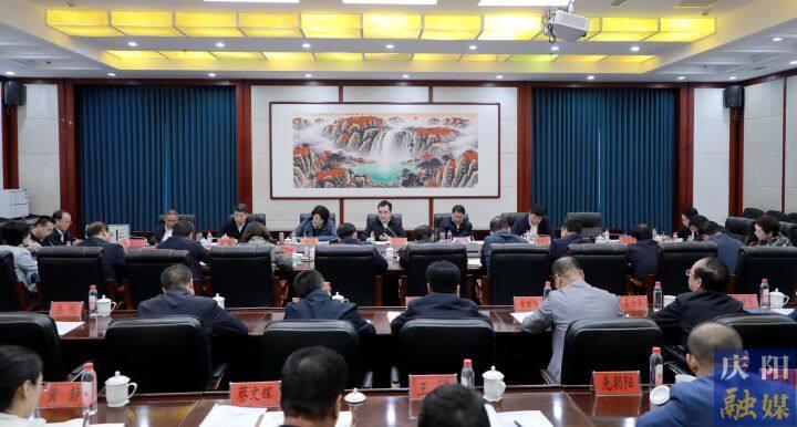 黃澤元周繼軍在檢查第十八屆慶陽香包民俗文化節(jié)準備工作時強調(diào) 突出主題特色 靠實工作任務 高效協(xié)同配合 努力把節(jié)會辦成喜慶精彩增光添彩的盛會