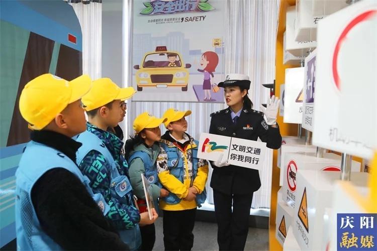 交通安全記心間 平安連接千萬(wàn)家——慶陽(yáng)融媒小記者開(kāi)展交通安全教育實(shí)踐活動(dòng)紀(jì)實(shí)