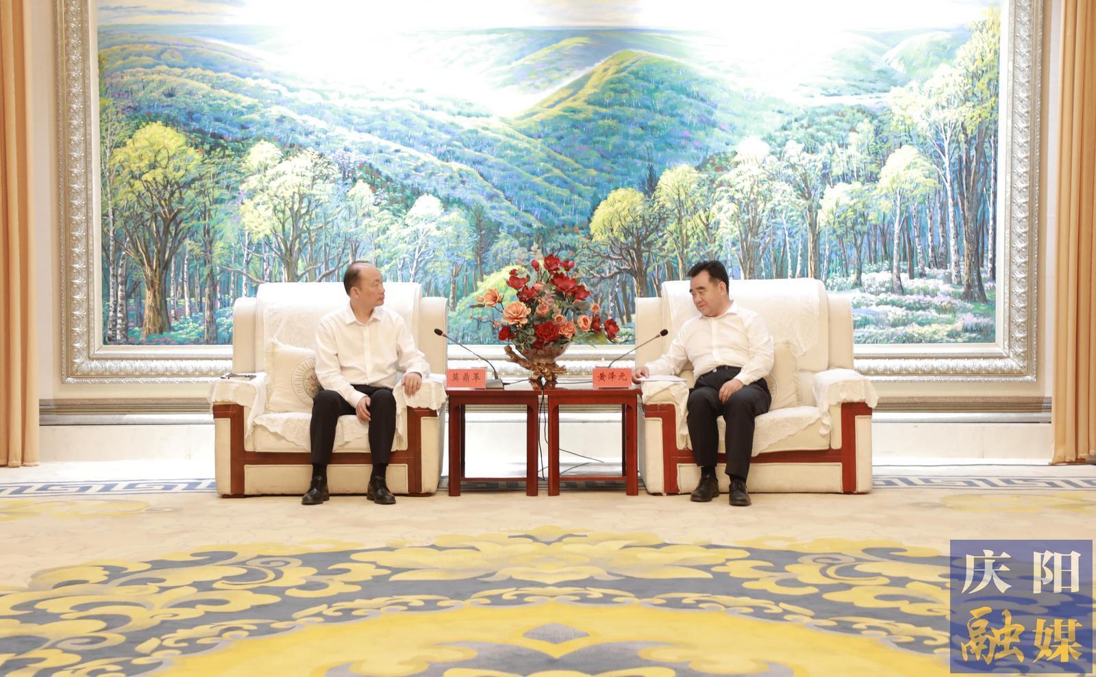 黃澤元與中國(guó)化學(xué)工程集團(tuán)有限公司黨委書記、董事長(zhǎng)莫鼎革座談