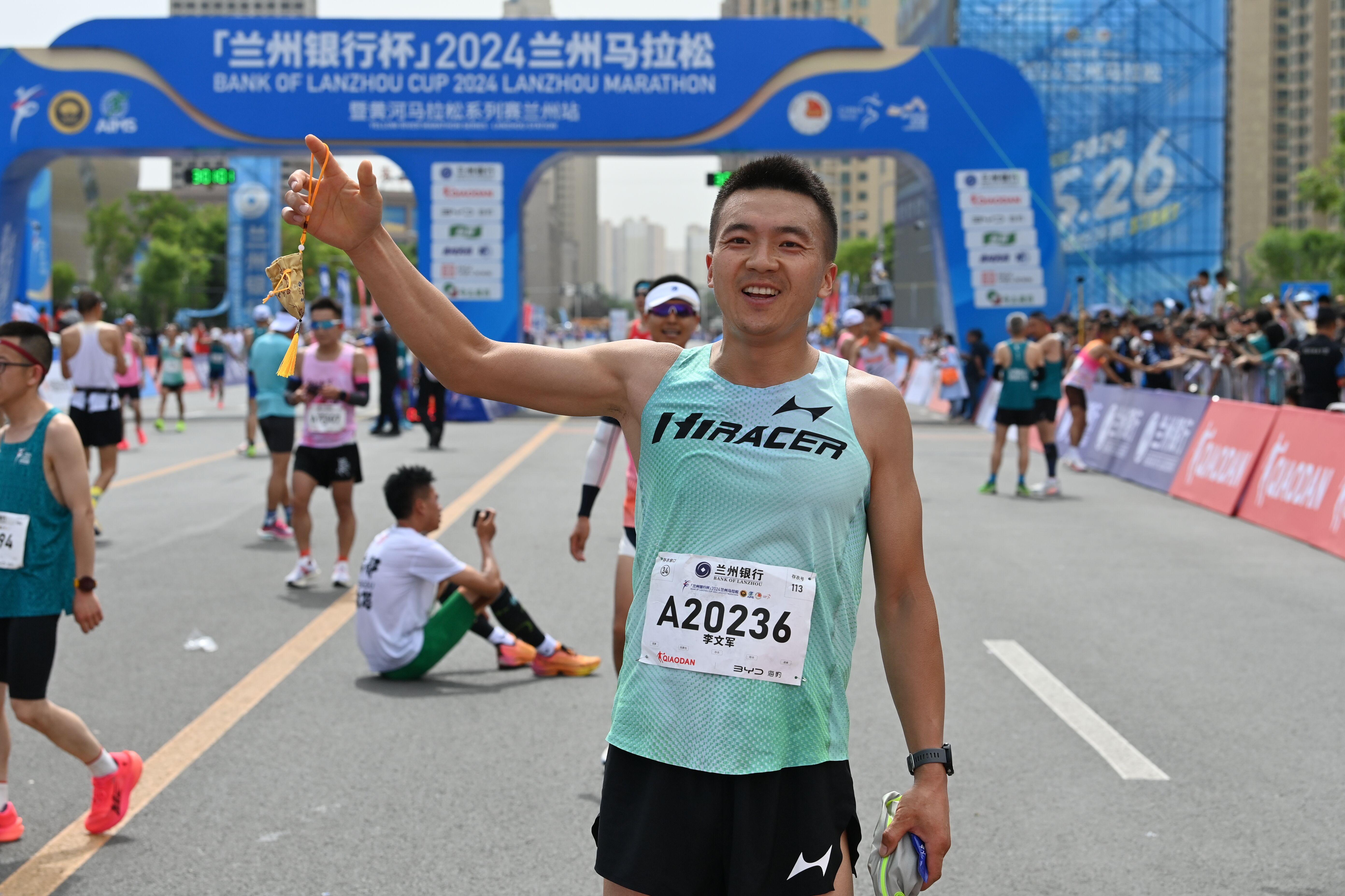 燃情賽道 逐夢金城慶陽跑團攜慶陽香包同跑蘭馬