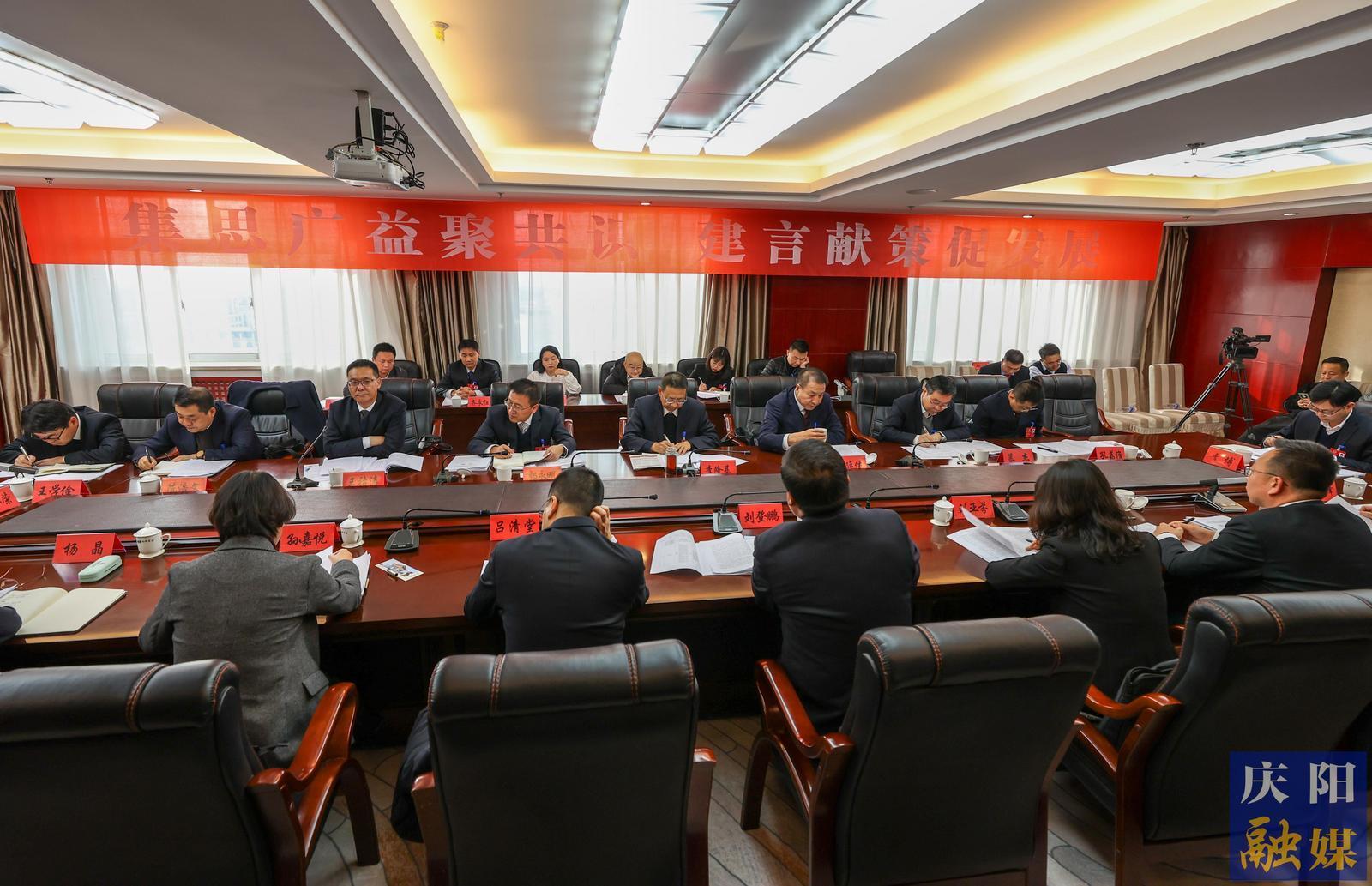 【圖說(shuō)兩會(huì)】市政協(xié)委員分組討論政府工作報(bào)告和計(jì)劃、財(cái)政報(bào)告