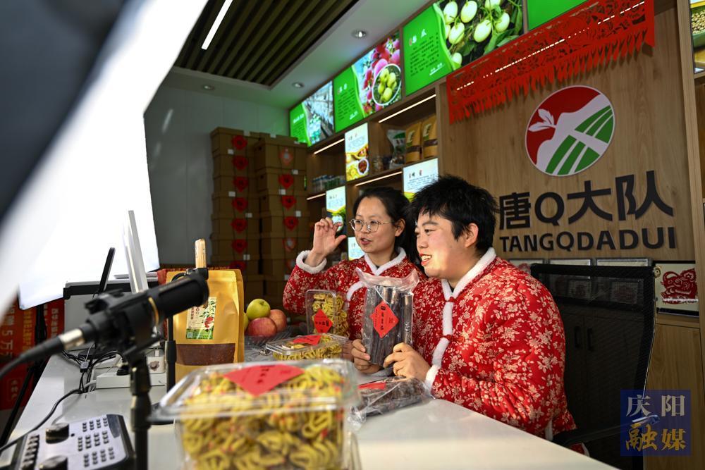 【新春走基層·攝影報道】“唐Q大隊”攜唐旗村民前來報到！