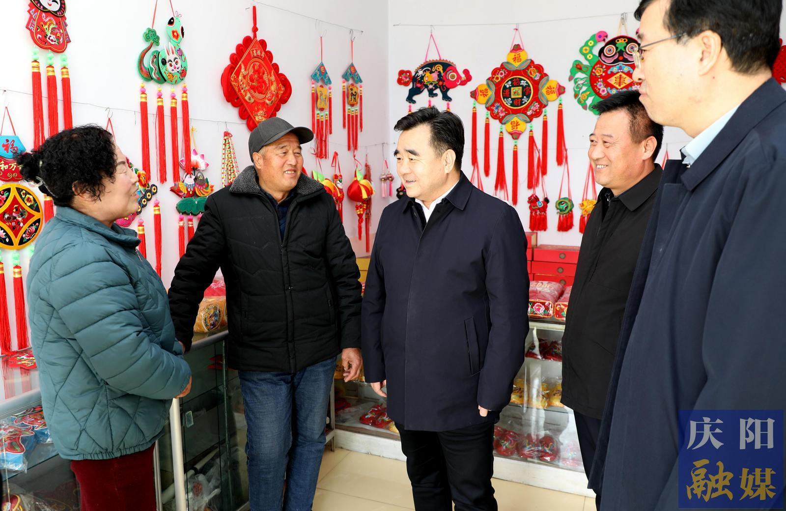 黃澤元在正寧縣調(diào)研時(shí)強(qiáng)調(diào) 更好發(fā)揮資源優(yōu)勢(shì)夯實(shí)高質(zhì)量發(fā)展基礎(chǔ) 推動(dòng)農(nóng)文旅深度融合促進(jìn)鄉(xiāng)村全面振興