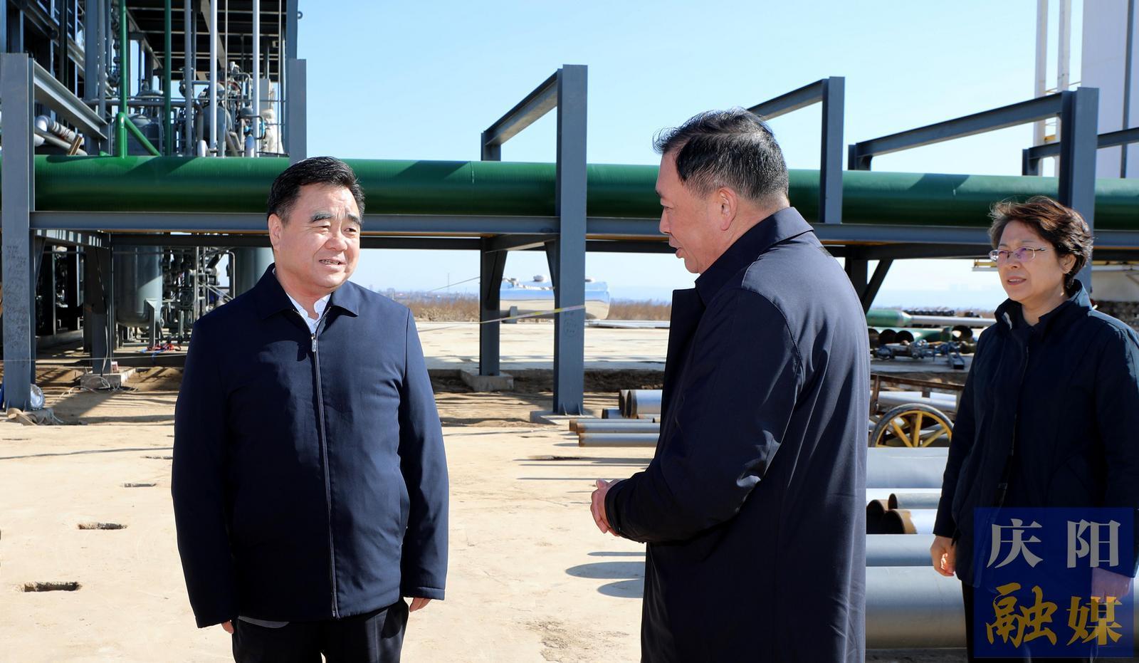 黃澤元在合水縣調(diào)研時(shí)強(qiáng)調(diào) 以項(xiàng)目實(shí)施帶動(dòng)產(chǎn)業(yè)轉(zhuǎn)型升級 推動(dòng)高質(zhì)量發(fā)展邁出堅(jiān)實(shí)步伐