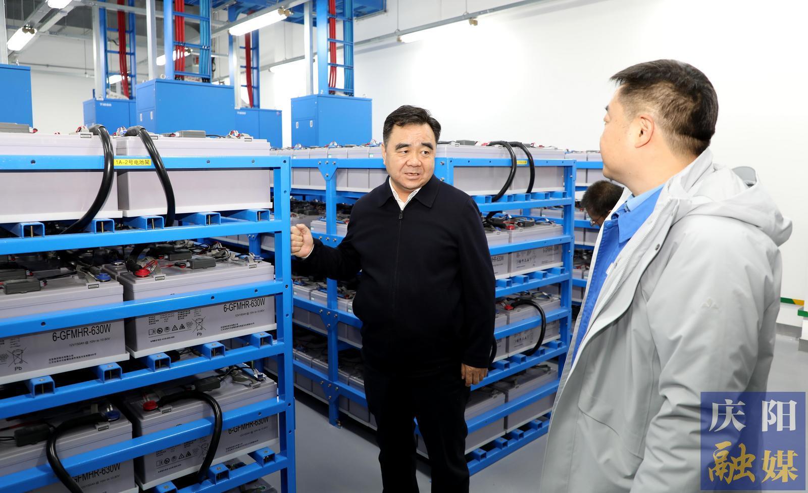 黃澤元在專題調(diào)研數(shù)字經(jīng)濟(jì)發(fā)展情況時(shí)強(qiáng)調(diào) 聚焦“雙十萬”打造國家算力大底座 實(shí)現(xiàn)“雙百億”塑造慶陽發(fā)展新優(yōu)勢