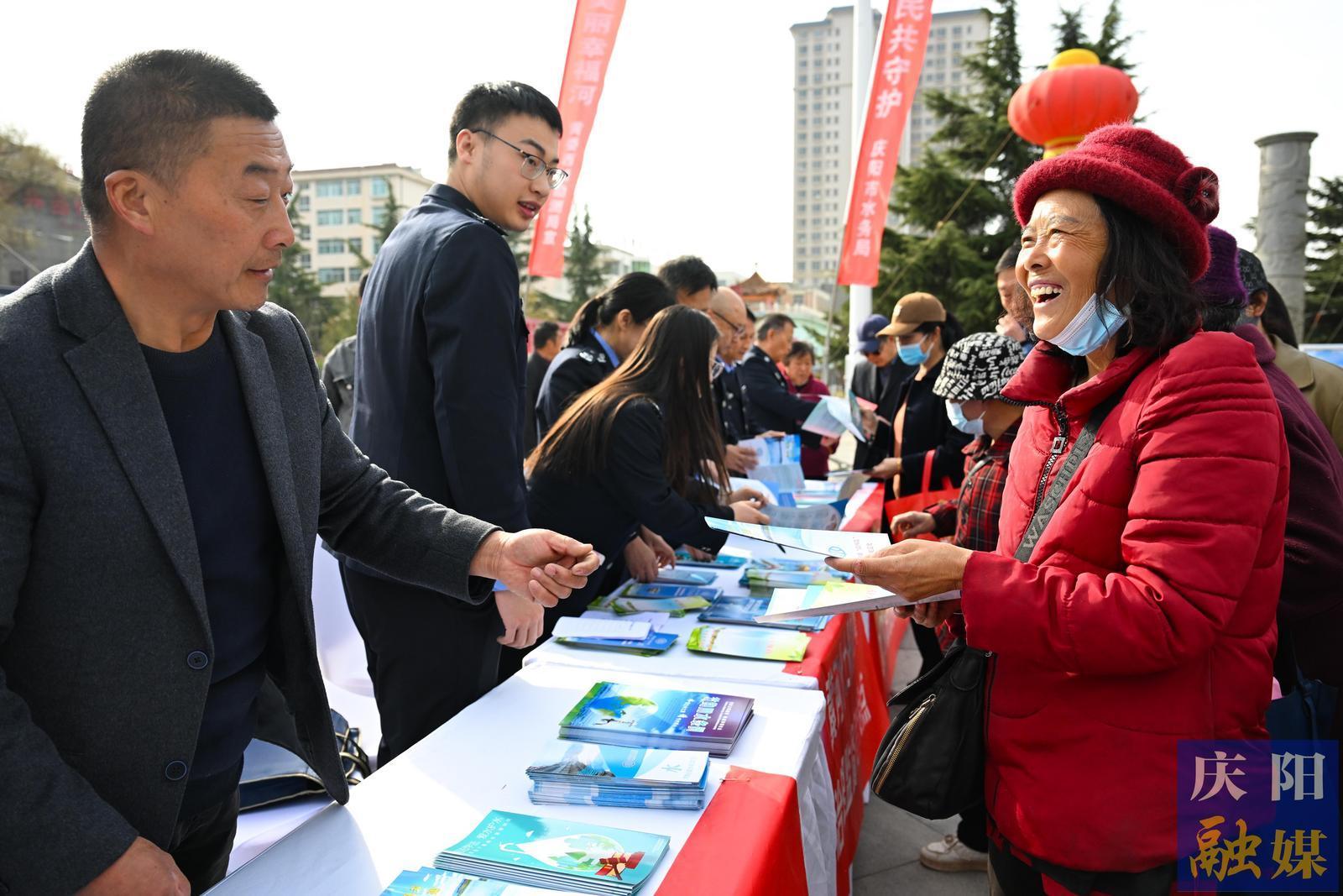 【攝影報(bào)道】慶陽(yáng)市紀(jì)念“世界水日”“中國(guó)水周”集中宣傳活動(dòng)舉行