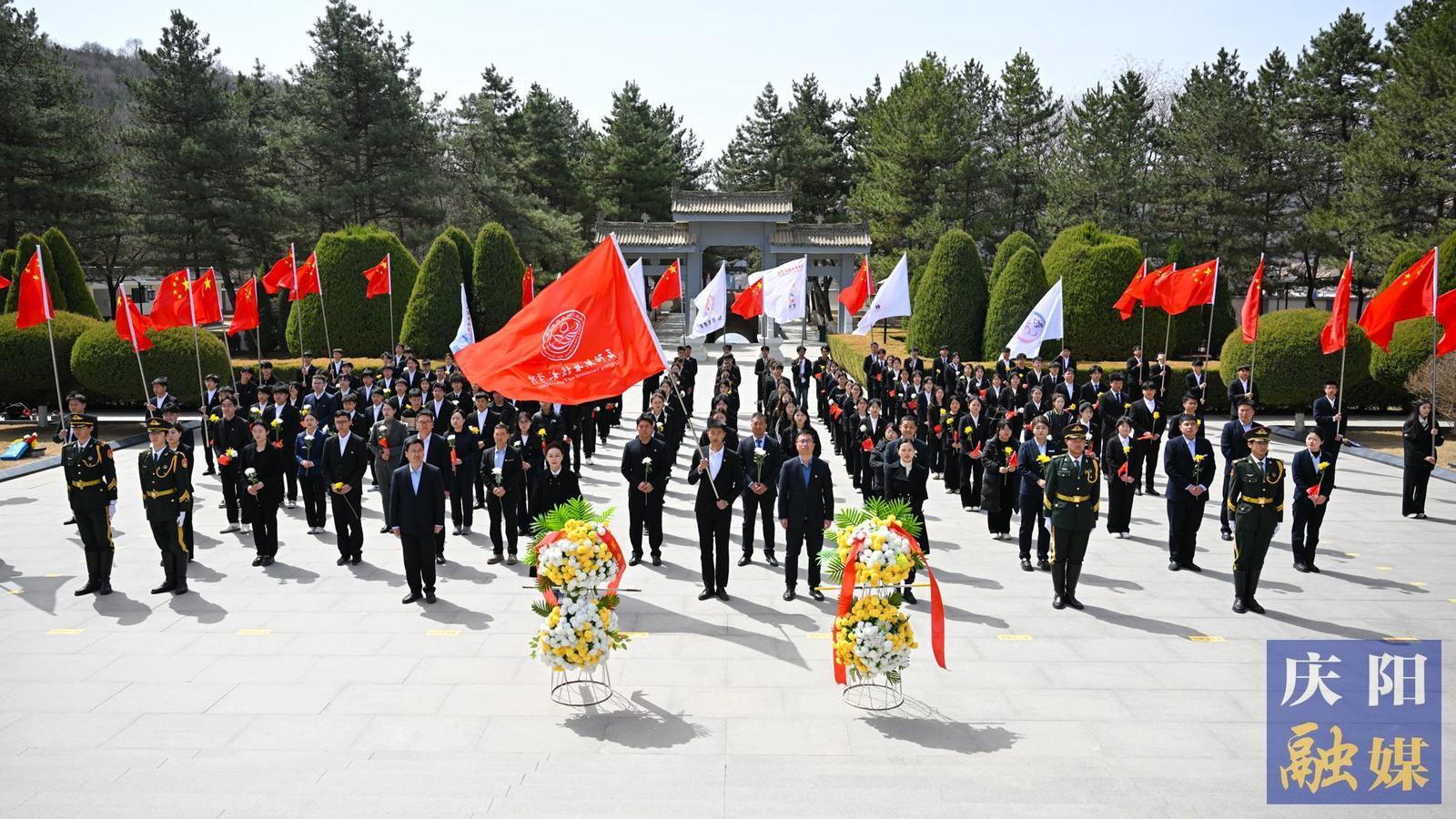 攝影報道】慶陽職業(yè)技術(shù)學院開展“緬懷革命先烈 弘揚南梁精神 重走長征路”紅色主題教育活動