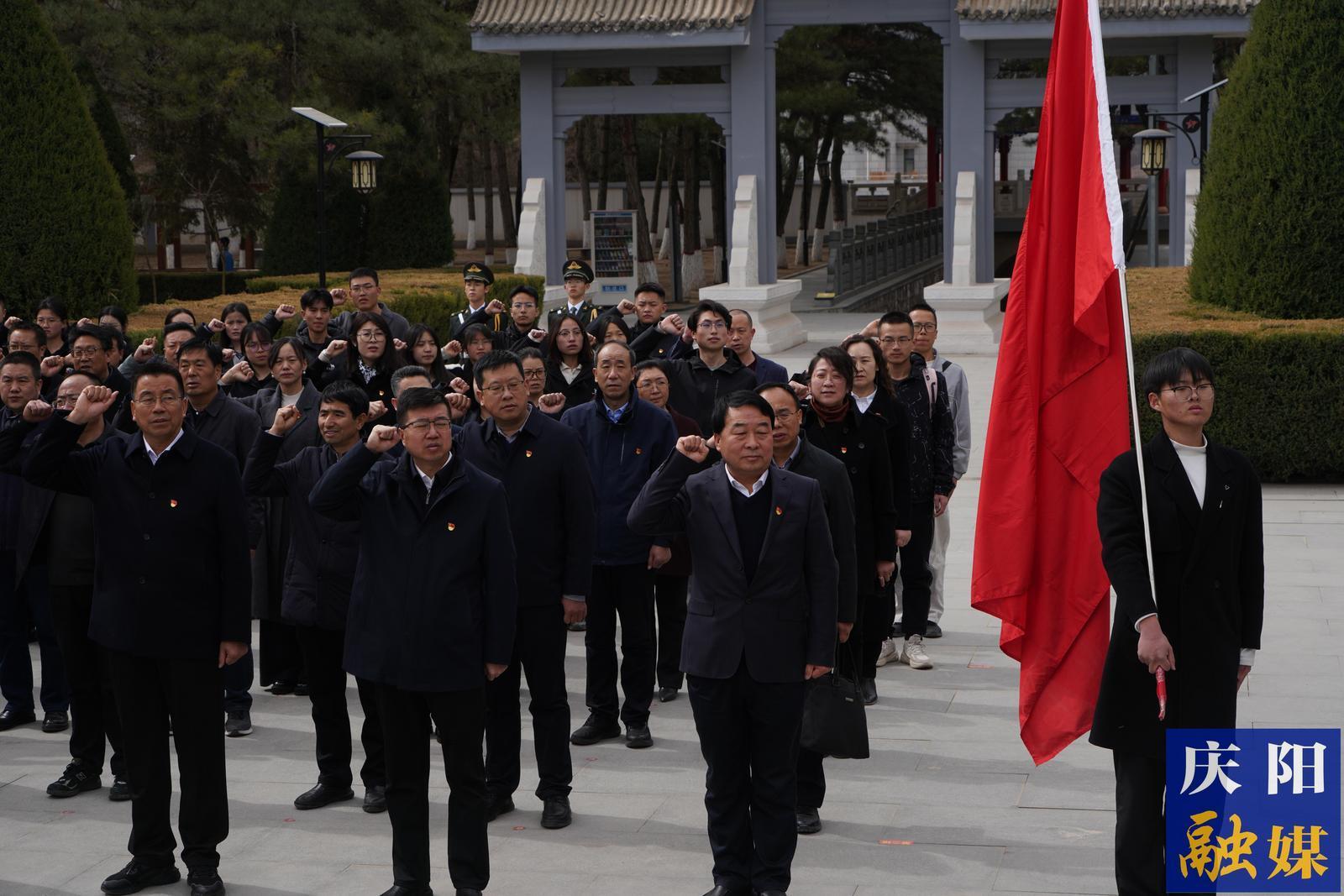 隴東學(xué)院組織師生赴南梁開(kāi)展思政教育實(shí)踐活動(dòng)
