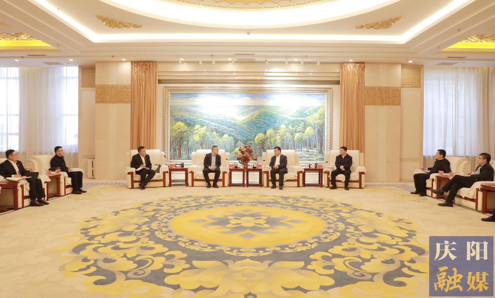 黃澤元周繼軍與中國農(nóng)業(yè)發(fā)展銀行甘肅省分行黨委書記、行長金雷一行座談