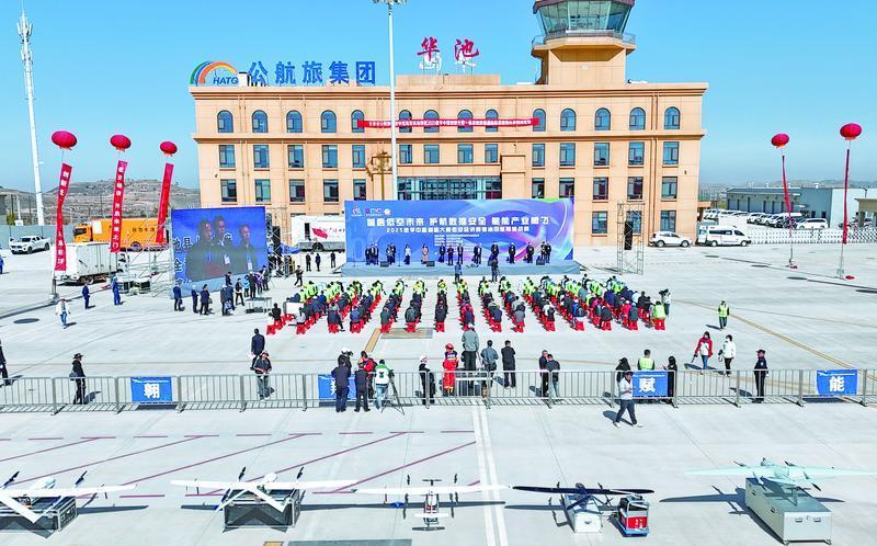 2025數(shù)字中國創(chuàng)新大賽·低空經(jīng)濟賽道·特別報道丨無人機秒變“巡檢尖兵”！全國首次油田巡檢挑戰(zhàn)賽在慶陽舉行