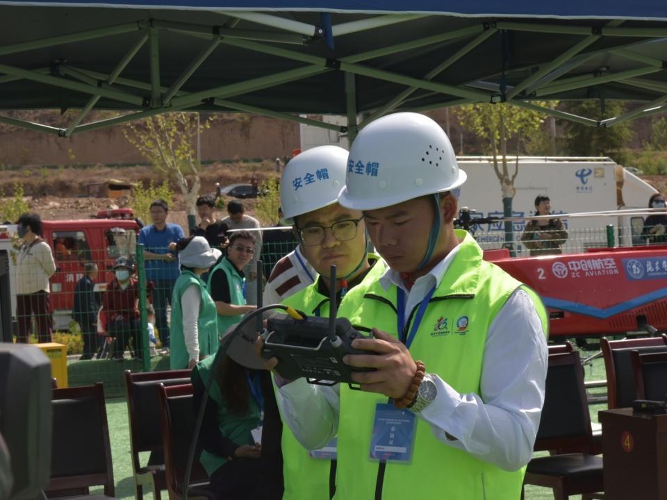 2025數(shù)字中國創(chuàng)新大賽·低空經(jīng)濟賽道·特別報道丨低空機遇，翼決高下！應(yīng)急響應(yīng)實戰(zhàn)演練在鎮(zhèn)原啟動