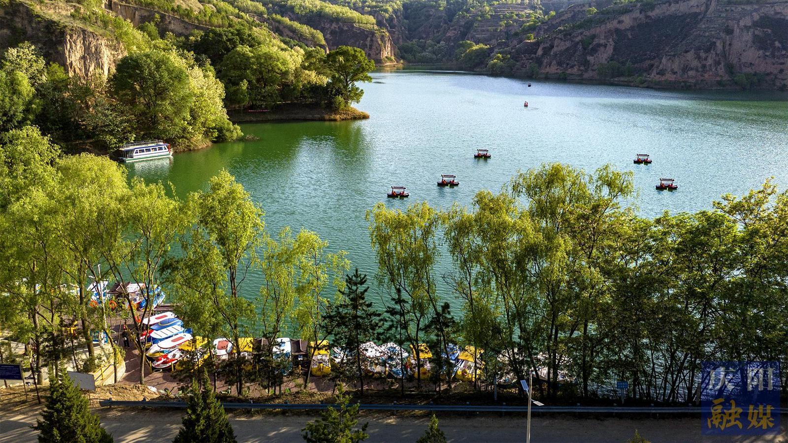 【攝影報(bào)道】鎮(zhèn)原太陽池錯(cuò)峰游持續(xù)升溫 山水露營解鎖假日新體驗(yàn)