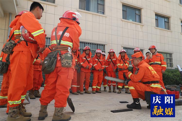 【攝影報(bào)道】前置駐防練兵 構(gòu)建防火前哨——慶陽80名森林消防指戰(zhàn)員進(jìn)駐子午嶺林區(qū)開展聯(lián)防帶訓(xùn)