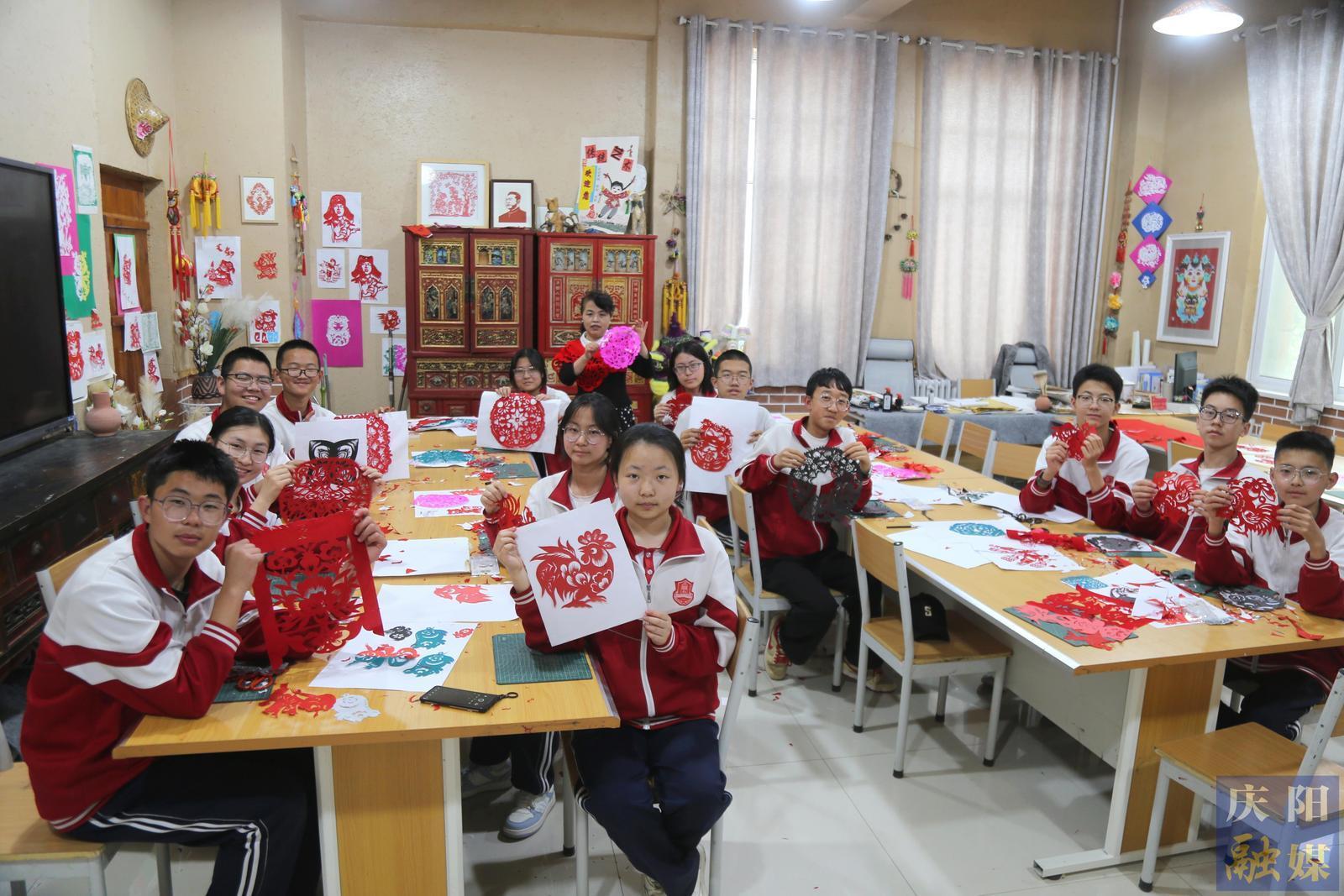 【攝影報道】西峰區(qū)：非遺剪紙進(jìn)校園 文化傳承“活起來”