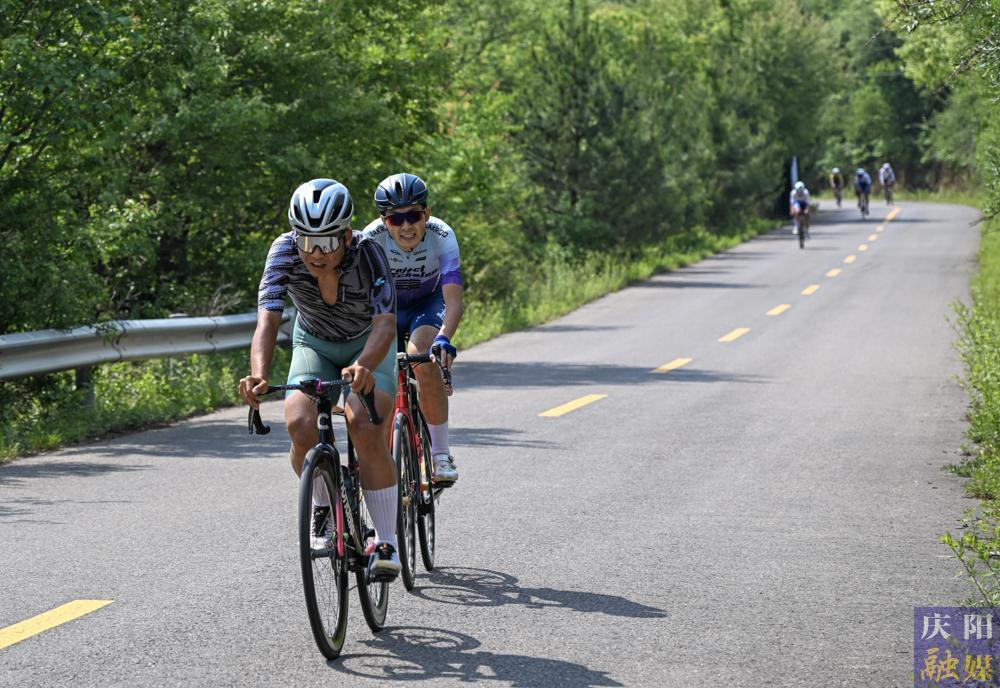 【攝影報(bào)道】燃魂征途 賡續(xù)紅色血脈 2025騎觀慶陽(yáng)紅色之路公路自行車爬坡賽舉行