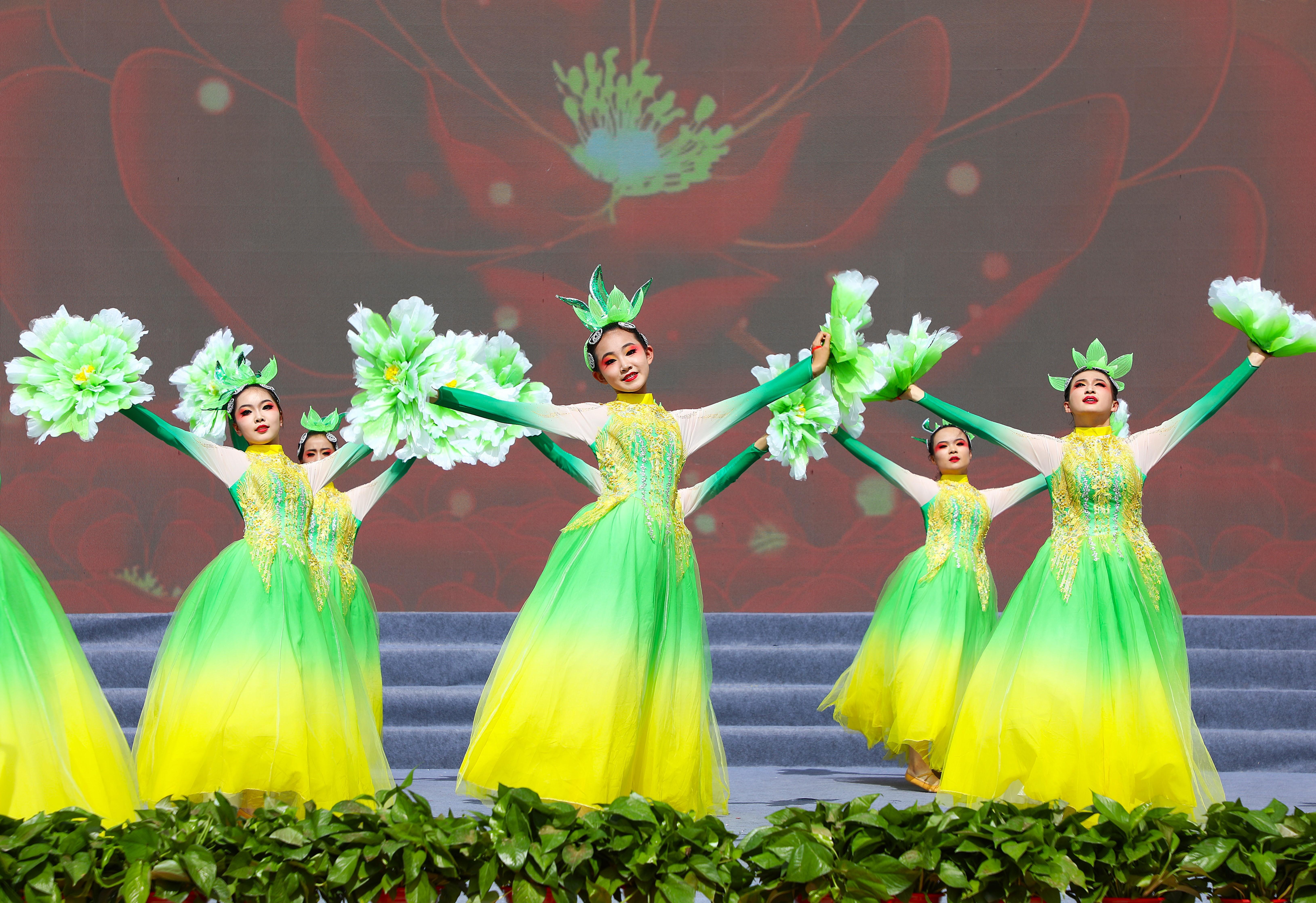 【攝影報道】舞動環(huán)州新韻！第二十屆慶陽香包節(jié)環(huán)縣專場燃情上演