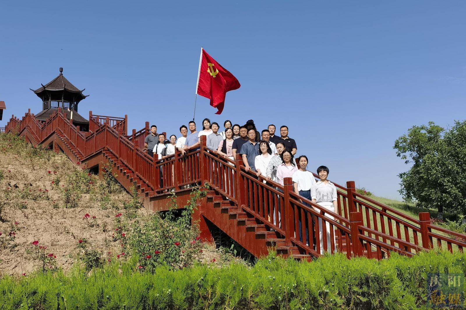 【攝影報道】品國學(xué)精髓 悟文化傳承 慶陽市總工會與慶陽市投融資管理中心聯(lián)合開展主題黨日活動