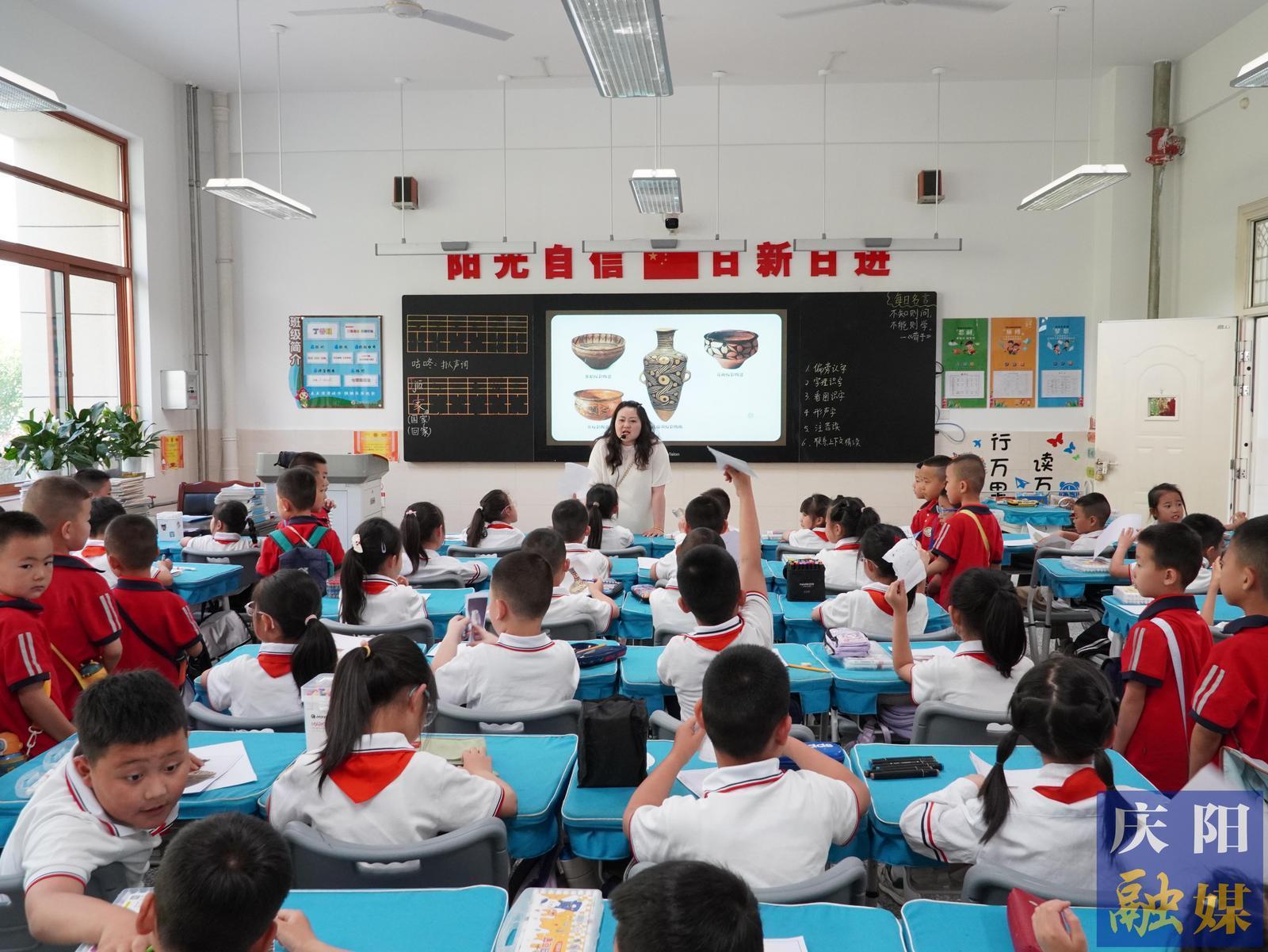 【點(diǎn)亮美好教育】幼小銜接助成長(zhǎng) 慶陽(yáng)市科教苑幼兒園大班幼兒探秘東方紅小學(xué)