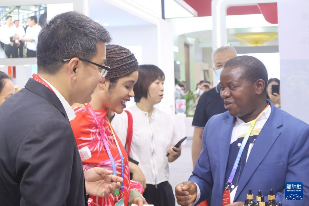 中非經(jīng)貿(mào)博覽會盡顯中非合作“熱度”