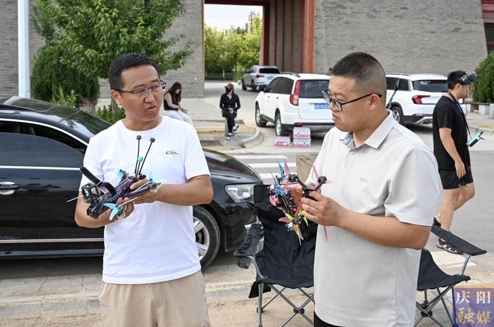 【攝影報(bào)道】慶陽(yáng)首個(gè)專(zhuān)業(yè)級(jí)穿越機(jī)訓(xùn)練場(chǎng)啟用