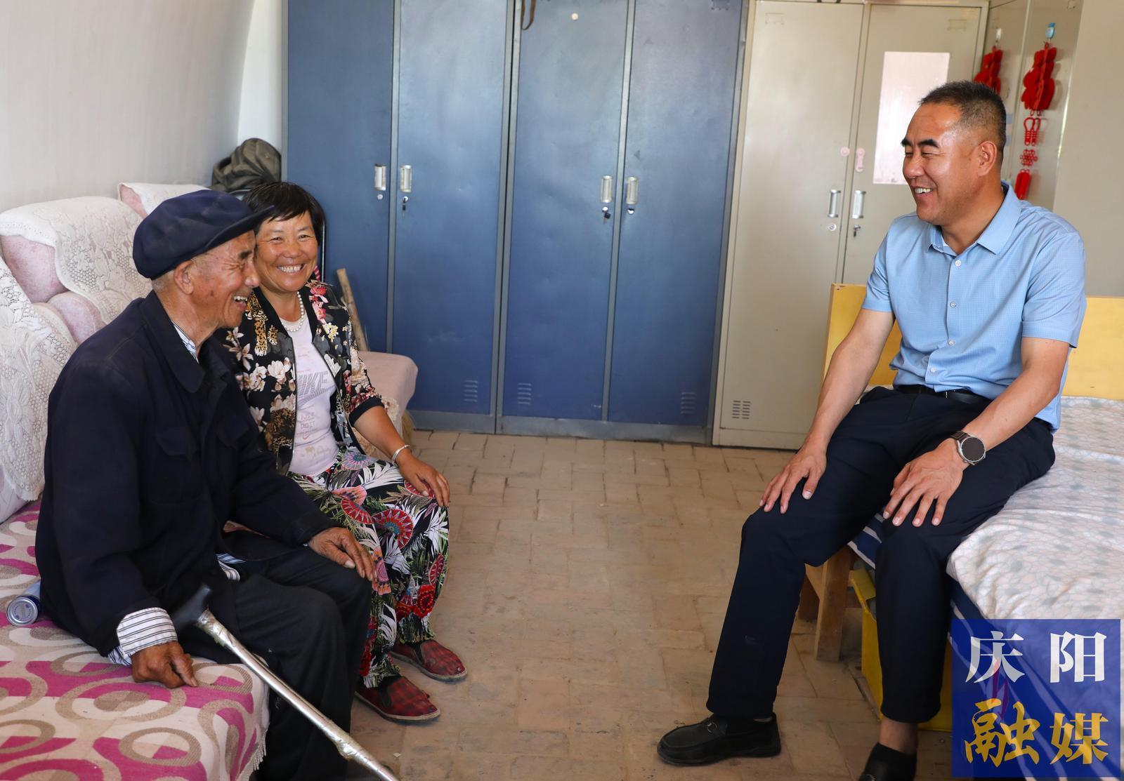 【新?lián)?dāng) 新作為 政協(xié)委員在行動(dòng)】仁心守護(hù)口腔健康  擔(dān)當(dāng)助力家鄉(xiāng)發(fā)展——記慶陽(yáng)市政協(xié)委員梁俊儉