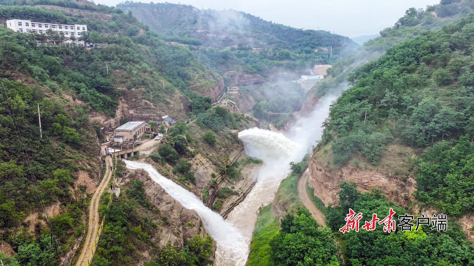 慶陽：巴家咀水庫提閘泄洪 為除險(xiǎn)加固清淤作準(zhǔn)備