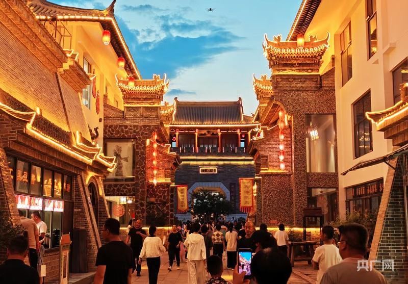 “與輝同行閱山河”甘肅行｜“走播+定點(diǎn)帶貨”點(diǎn)燃慶陽文旅新熱度