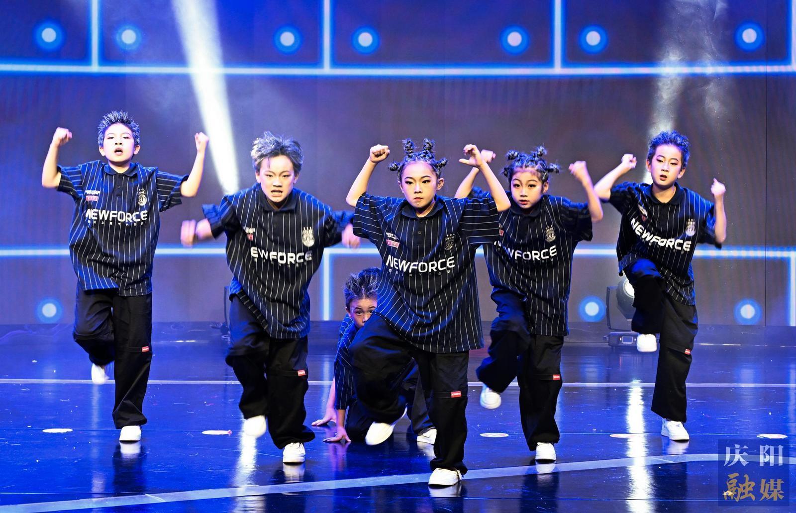 【攝影專題】慶陽(yáng)首屆少兒街舞齊舞大賽舉行 9支隊(duì)伍晉級(jí)全國(guó)總決賽