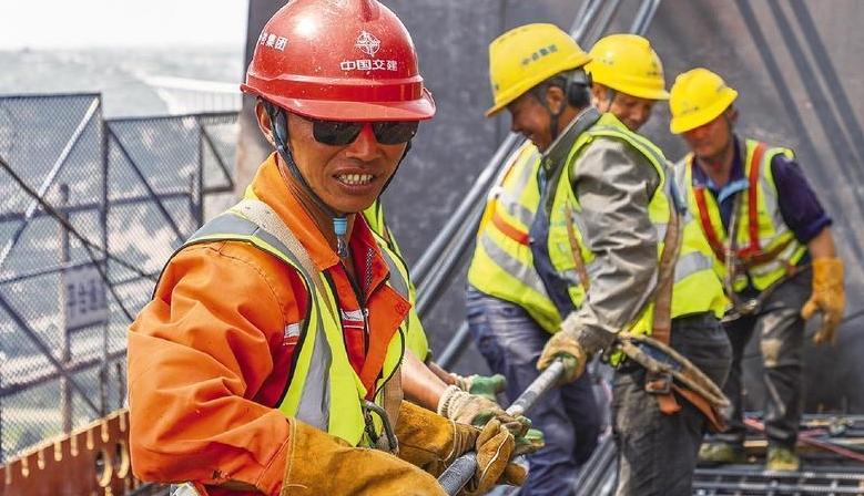 【攝影報(bào)道】高溫下的堅(jiān)守