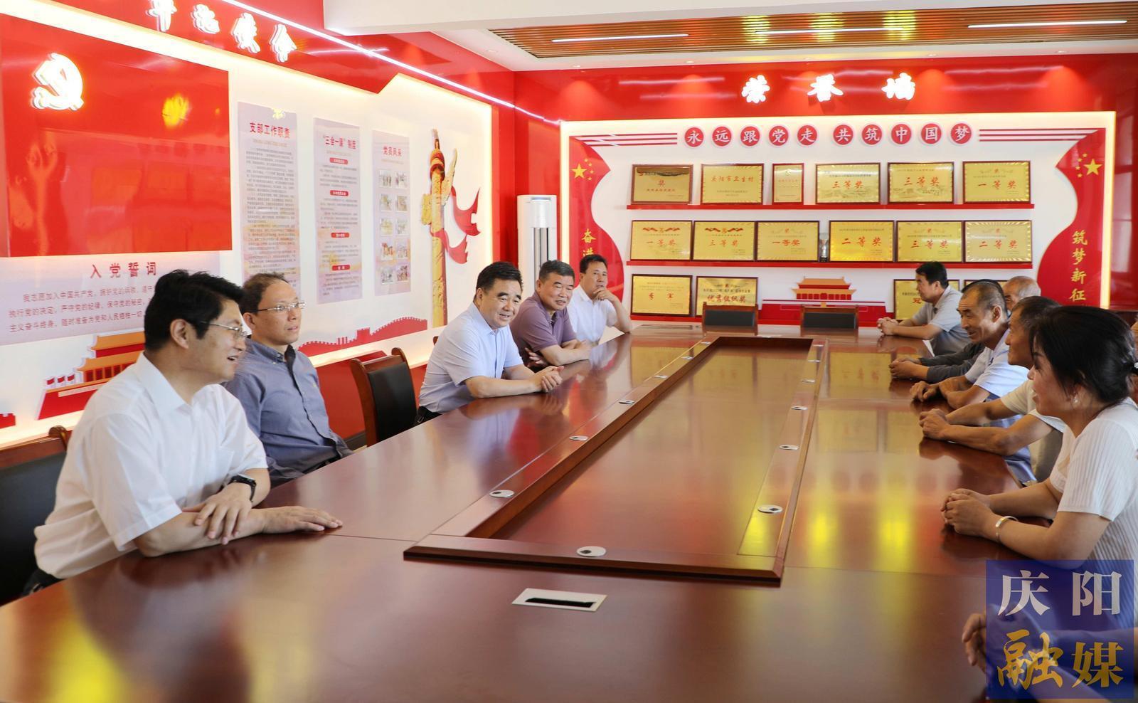 黃澤元在鎮(zhèn)原縣調(diào)研時強調(diào) 以作風(fēng)建設(shè)新成效推動全面從嚴(yán)治黨向縱深發(fā)展 以黨建引領(lǐng)聚合力持續(xù)提升基層治理現(xiàn)代化水平