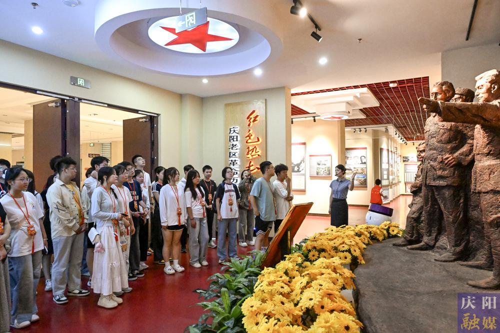 【攝影報(bào)道】“書(shū)家鄉(xiāng)詩(shī) 逐遠(yuǎn)方夢(mèng)”慶陽(yáng)市大學(xué)生暑期新時(shí)代文明實(shí)踐活動(dòng)舉行