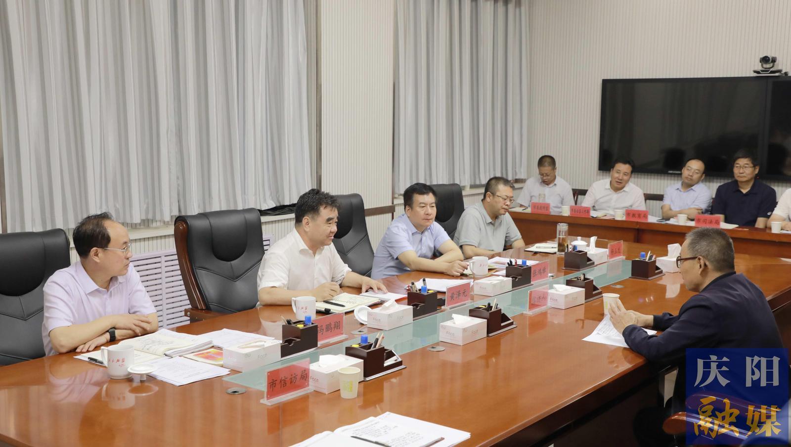 黃澤元在接待來(lái)訪群眾時(shí)強(qiáng)調(diào)  耐心細(xì)致解決群眾合理合法訴求  以實(shí)際行動(dòng)回應(yīng)關(guān)切取信于民