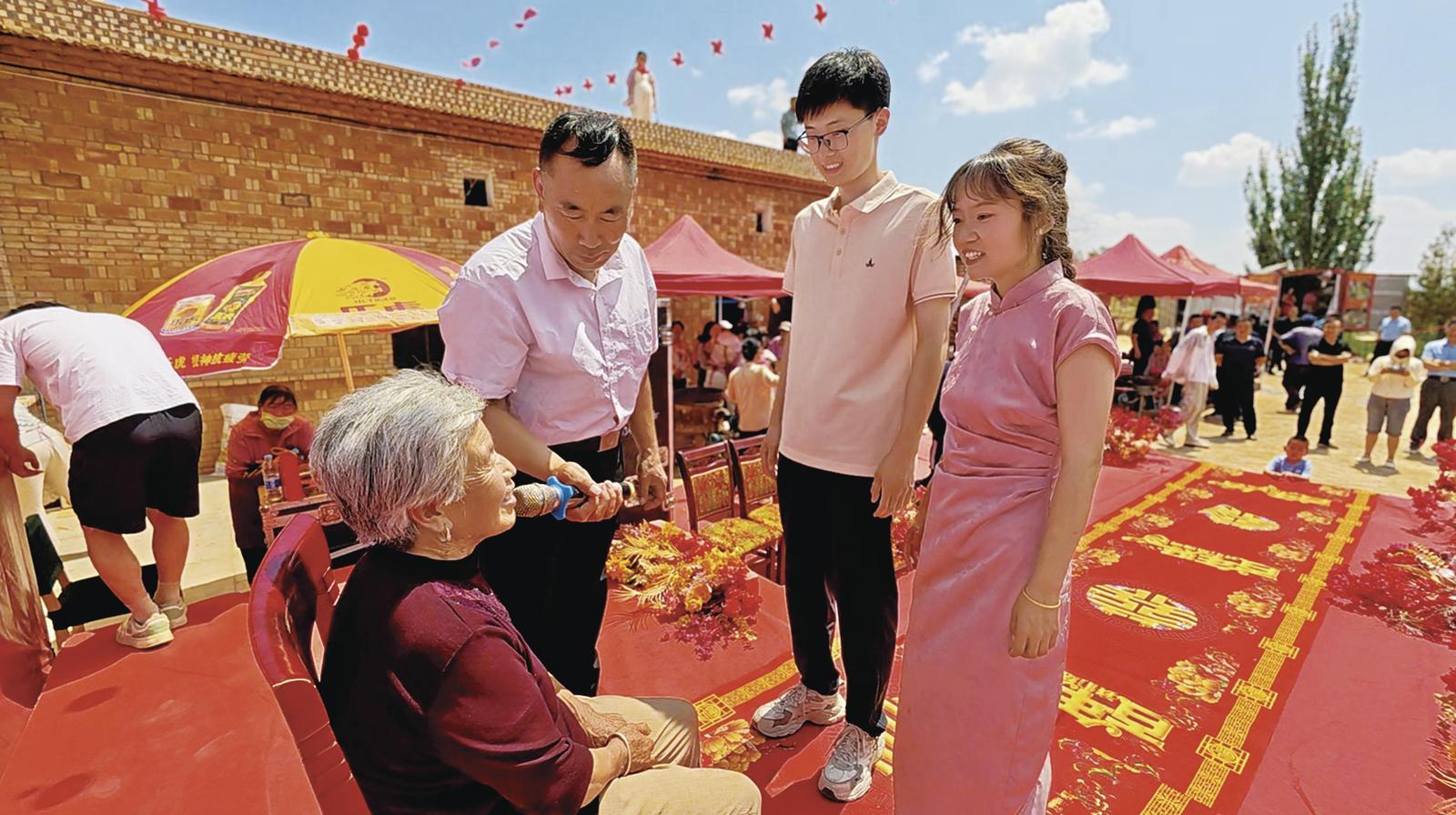 婚事新辦傳佳話 文明新風樹榜樣