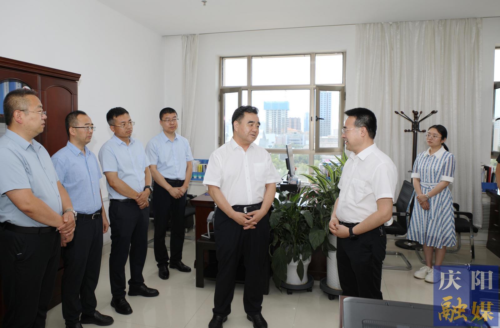 黃澤元在調(diào)研數(shù)字經(jīng)濟培育發(fā)展情況時強調(diào) 完善機制優(yōu)化職能持續(xù)積蓄數(shù)字經(jīng)濟優(yōu)勢 增強合力提高效率奮力打造全國算力高地