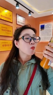 快來看??！酸甜可口的沙棘汁，直播間價格美麗哦！8月19日下午1點，直播間不見不散！