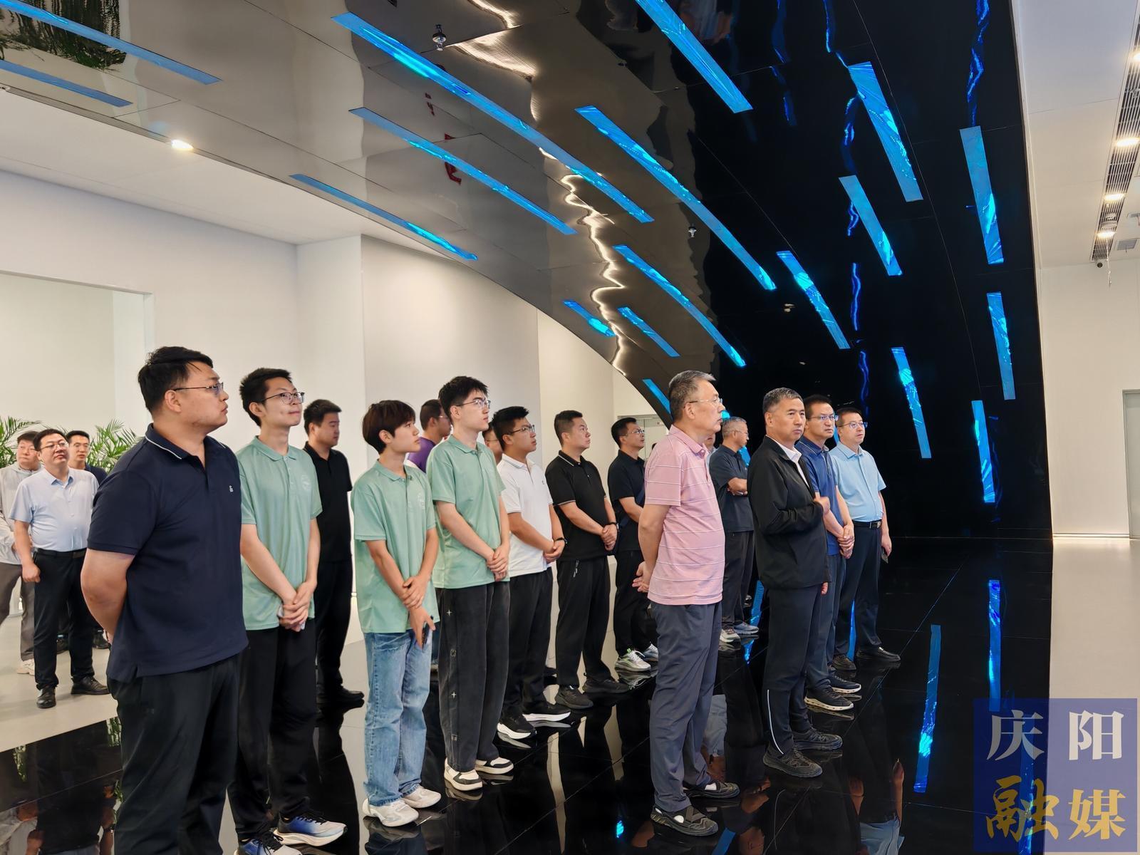 經(jīng)濟政策技術(shù)人才場景齊發(fā)力  蘭州大學(xué)經(jīng)濟學(xué)院社會實踐團隊來慶陽考察學(xué)習(xí)低空經(jīng)濟