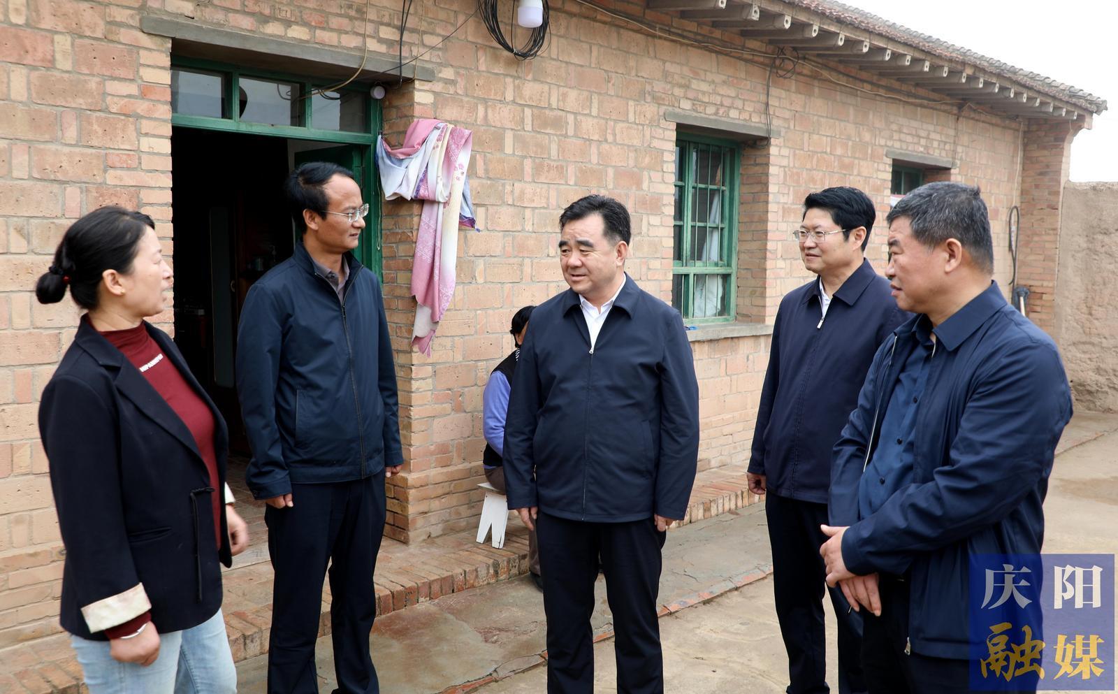 黃澤元在鎮(zhèn)原縣調(diào)研時強調(diào) 抓實抓細有效銜接各項工作 打贏打好五年過渡期收官戰(zhàn)