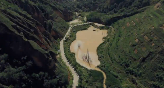 戰(zhàn)陡坡，斗密林！慶陽(yáng)森林消防開展山地水泵實(shí)戰(zhàn)訓(xùn)練，鍛造滅火攻堅(jiān)“尖刀”力量！崎嶇山地，水龍呼嘯。看慶陽(yáng)森林消防隊(duì)員如何接力數(shù)百米，鋪設(shè)生命水脈，守護(hù)隴東青山