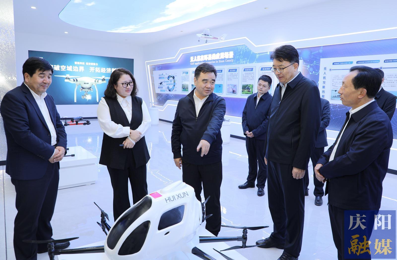 黃澤元在調研環(huán)縣低空經濟發(fā)展情況時強調 找準戰(zhàn)略定位 聚焦優(yōu)勢賽道 形成產業(yè)特色 在加快培育和形成新質生產力中激活發(fā)展新動能