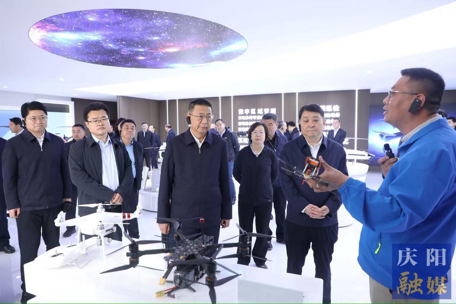 【簡(jiǎn)訊】周繼軍帶隊(duì)觀摩寧縣重大項(xiàng)目建設(shè)情況