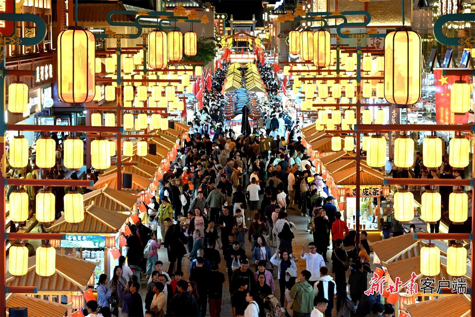 煙火氣十足，文化味濃郁 八方游客在隴原沉浸式體驗(yàn)西北的“詩(shī)與遠(yuǎn)方”