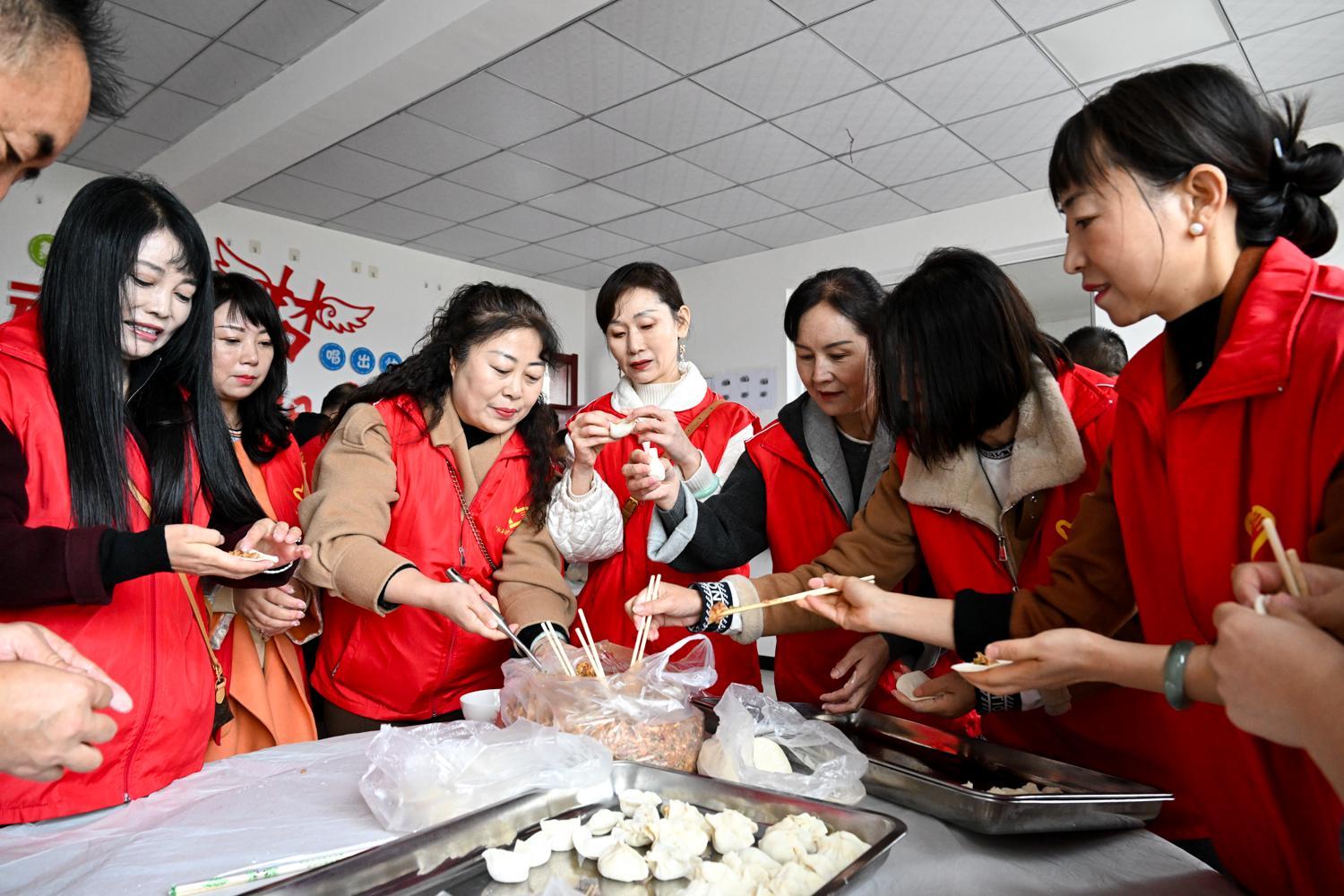 【攝影報(bào)道】“紅石榴籽心連心 中華民族一家親”重陽節(jié)志愿服務(wù)活動情暖顯勝敬老院